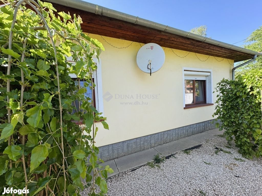 Csorvási 87 nm-es ház eladó