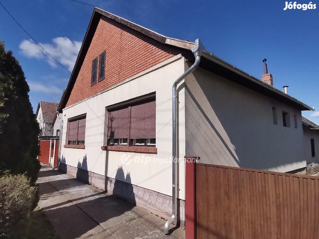 Csorvási 90 nm-es ház eladó