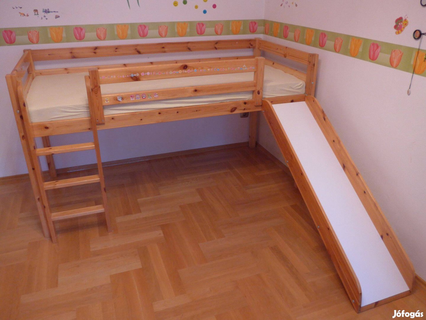 Csúszdás gyerek ágy (matrac nélkül)