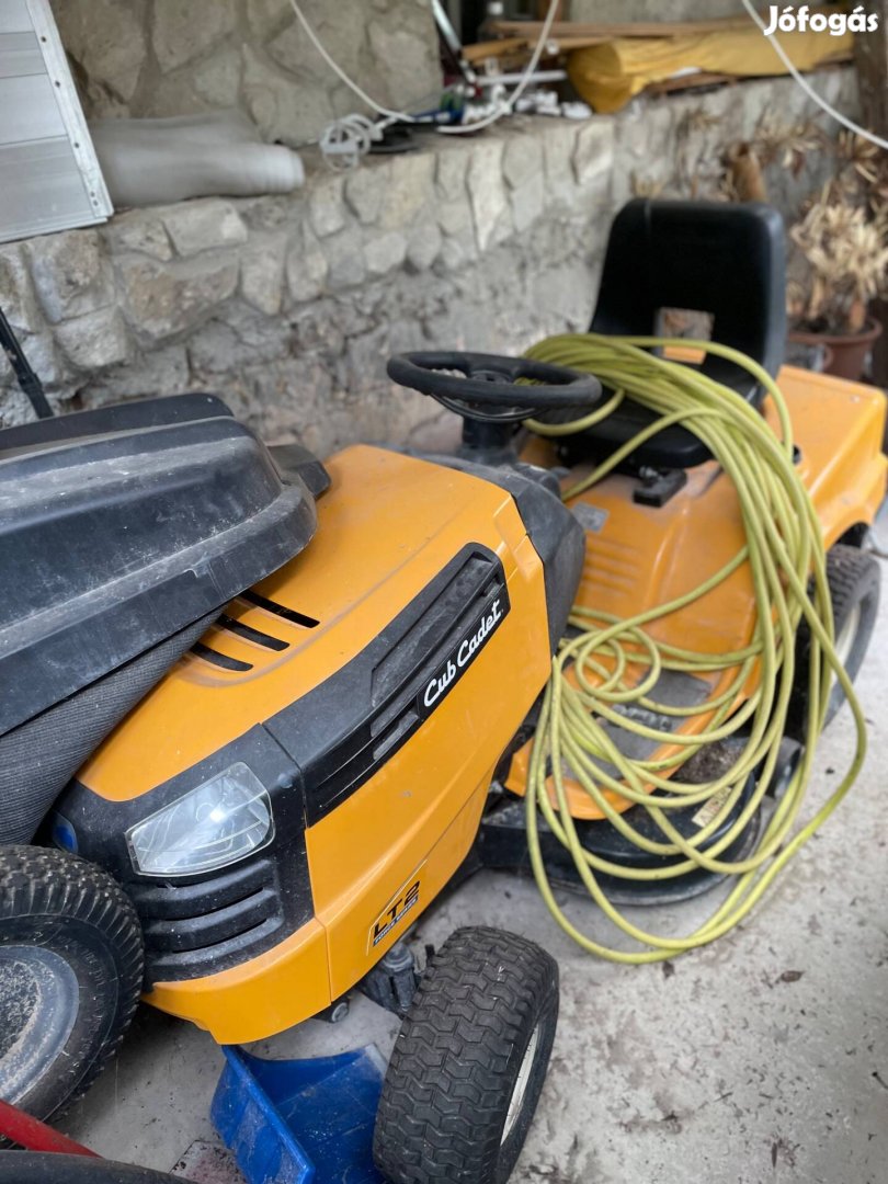 Cub Cadet Fűnyíró traktor