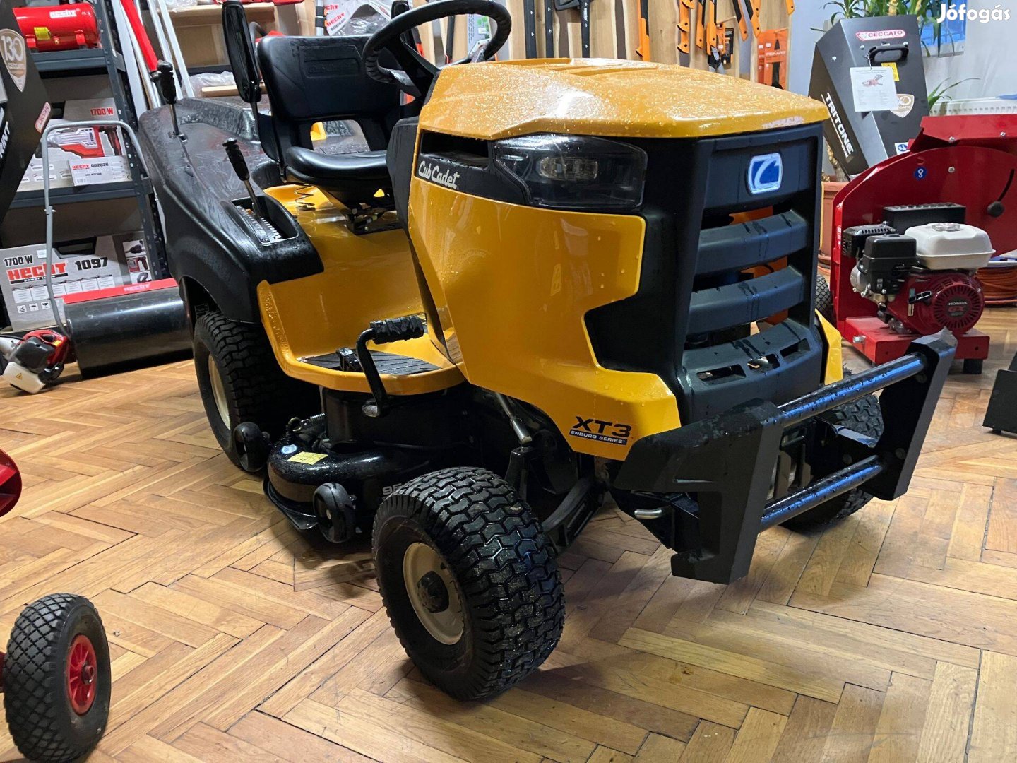 Cub Cadet XT3 Fűnyíró Traktor