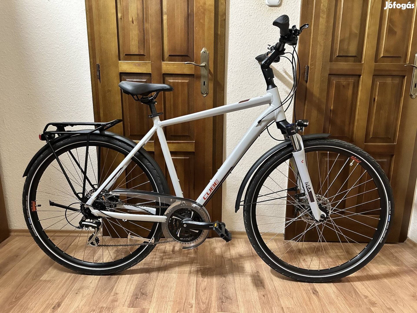 Cube Touring Pro 28" agydinamós trekking (54-es váz)