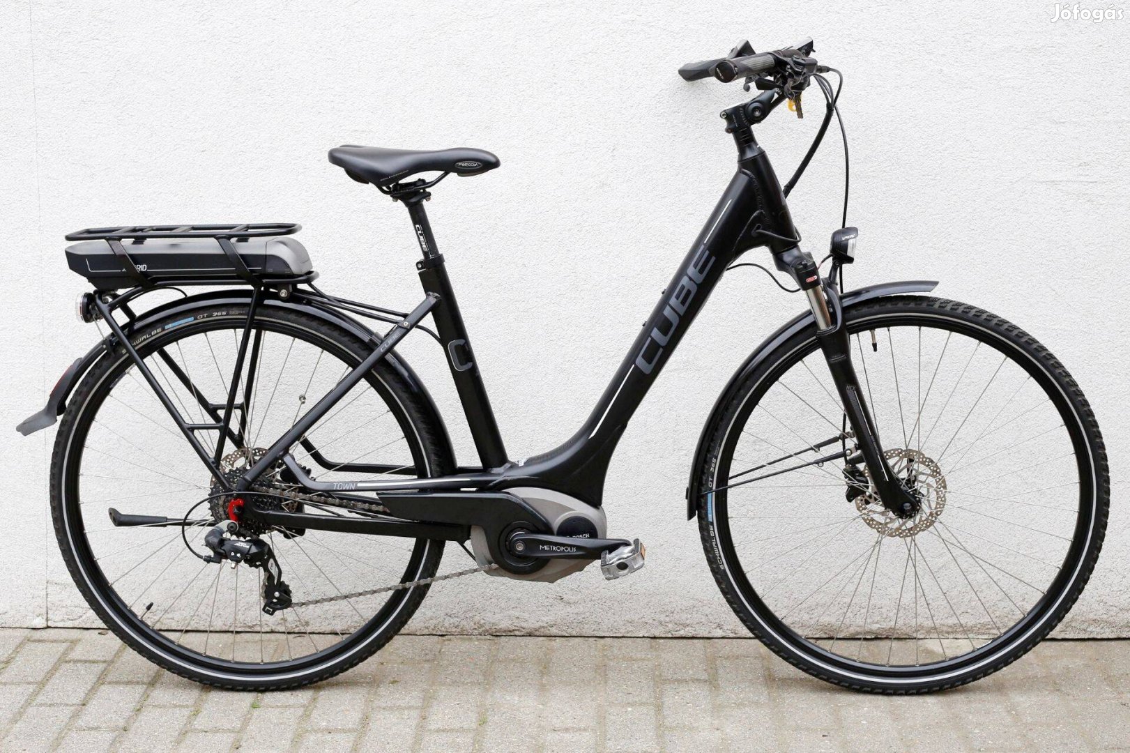Cube Town Hybrid 400 28" Trekking ebike kerékpár, Bosch, 2242 km (S)