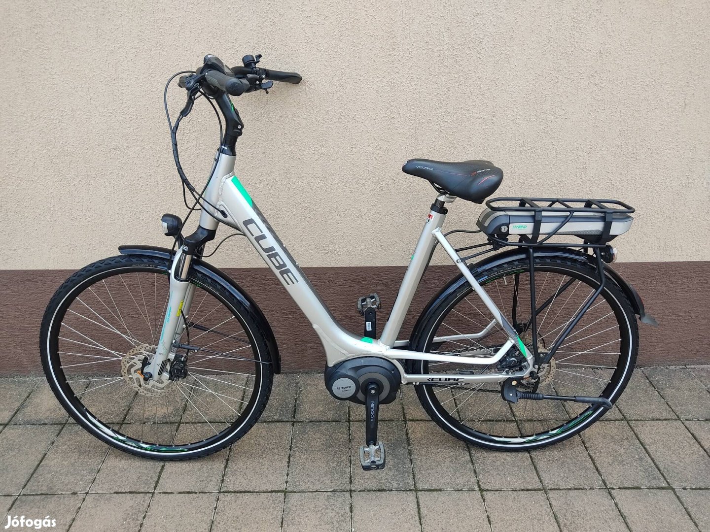 Cube touring női 28as mélyvázas bosch motoros ebike 