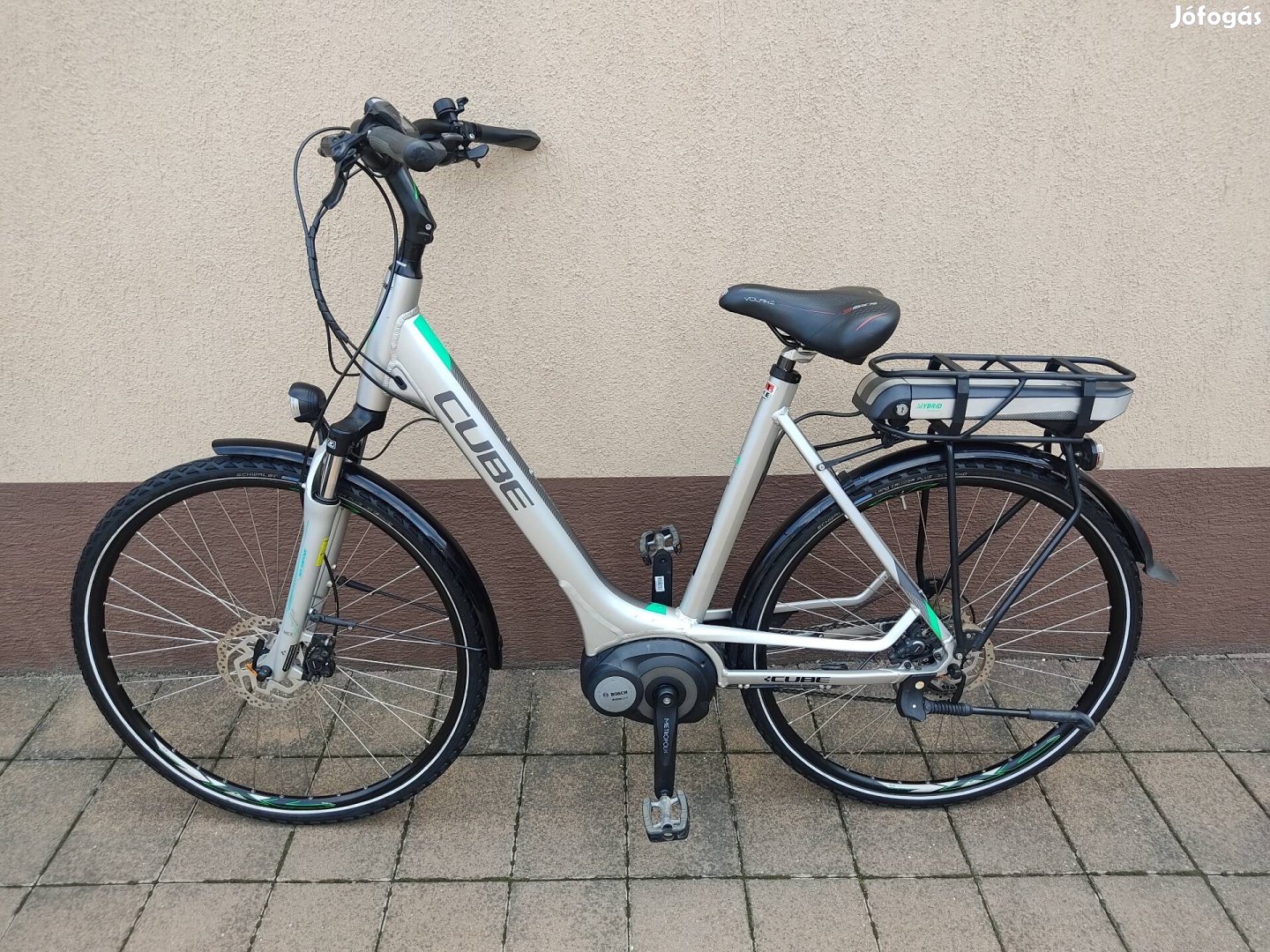 Cube touring női 28as mélyvázas bosch motoros ebike 