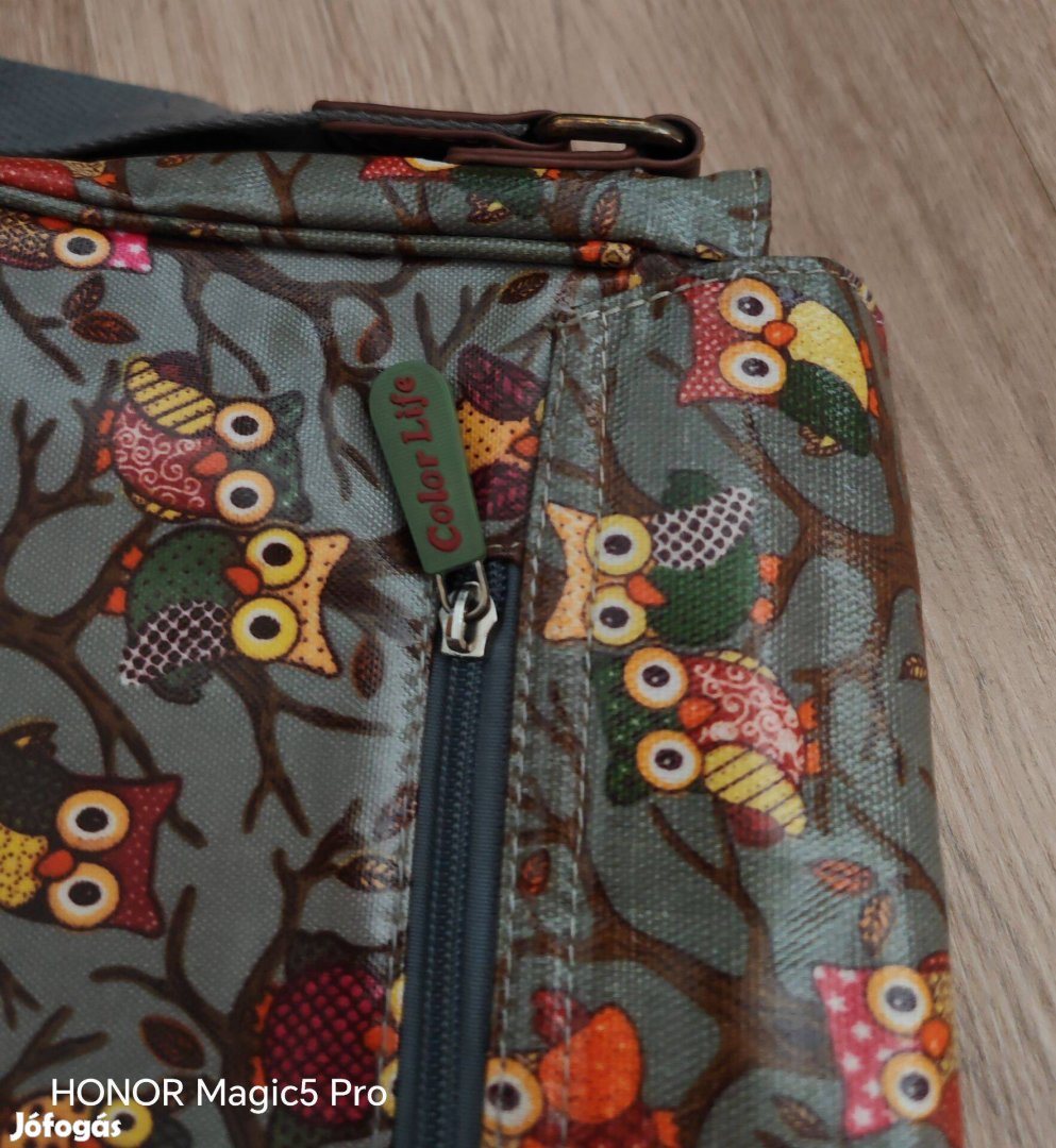 Cuki bagylos női spotos táska kis hibával