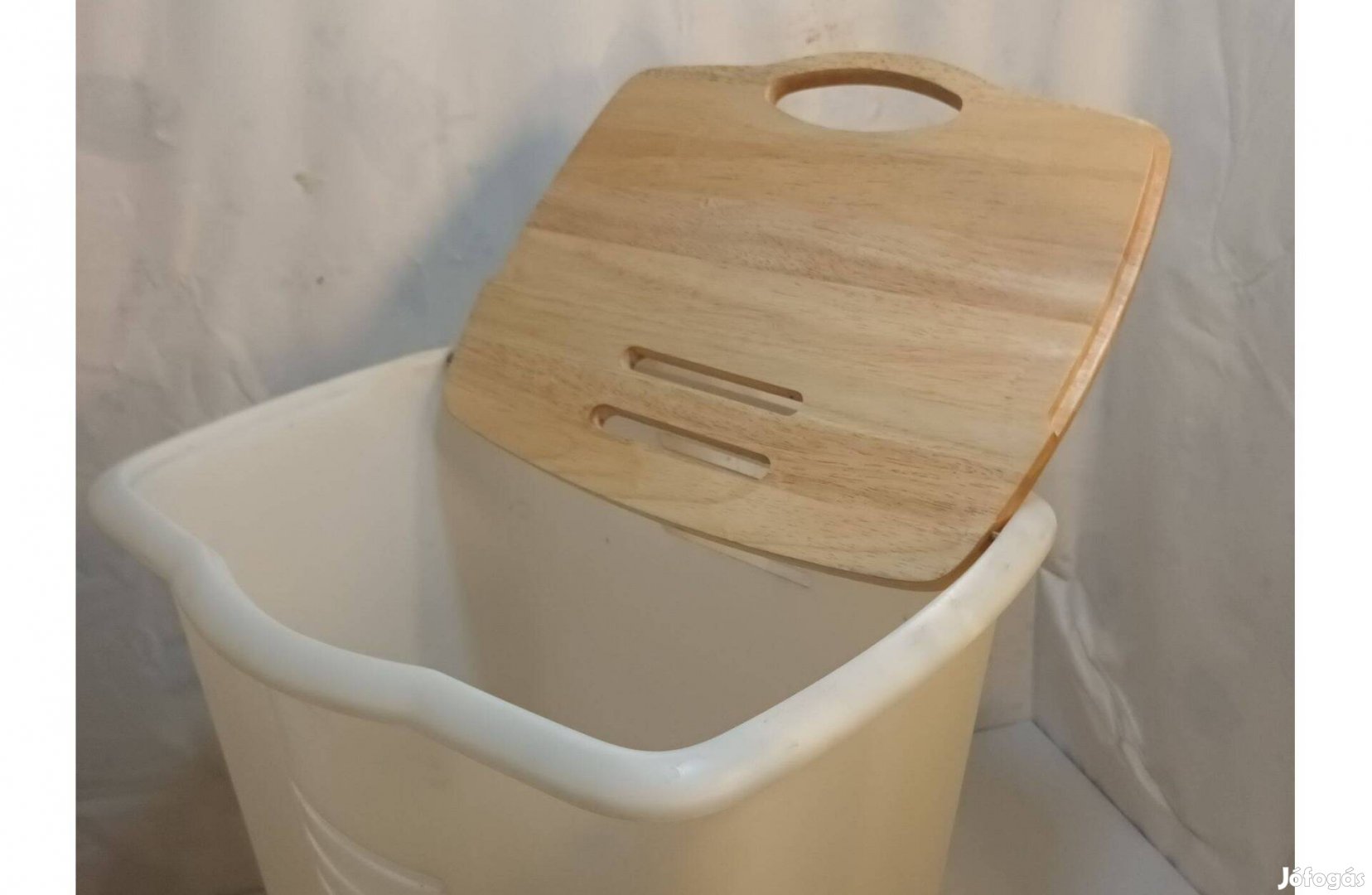 Curver 60 literes szennyestartó