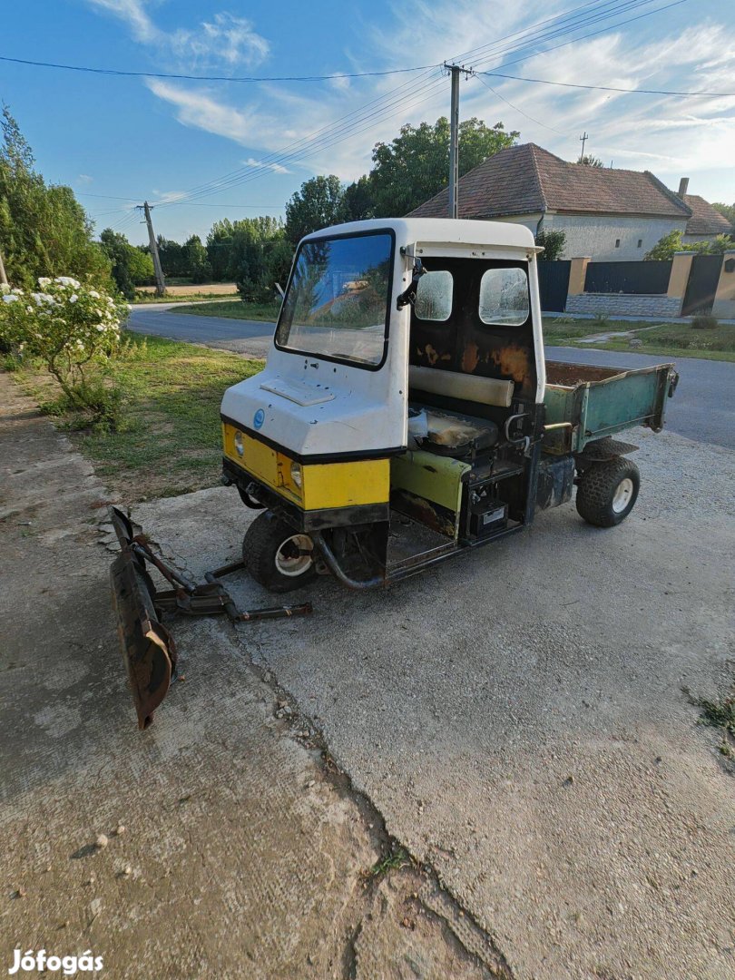 Cushman 3 kerekű kis "traktor" Perkins diesel motorral