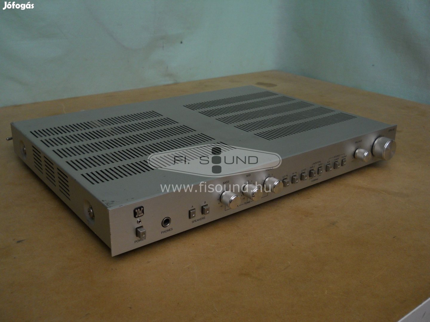 Cybernet SPM-80 ,280W,4-16 ohm,4 hangfalas sztereo erősítő