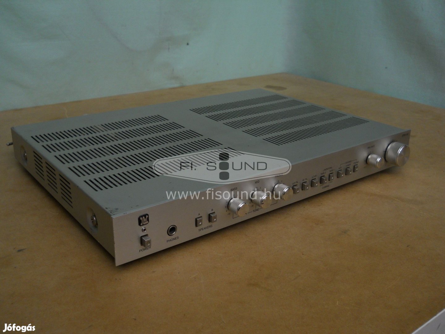 Cybernet SPM-80 ,280W,4-16 ohm,4 hangfalas sztereo erősítő