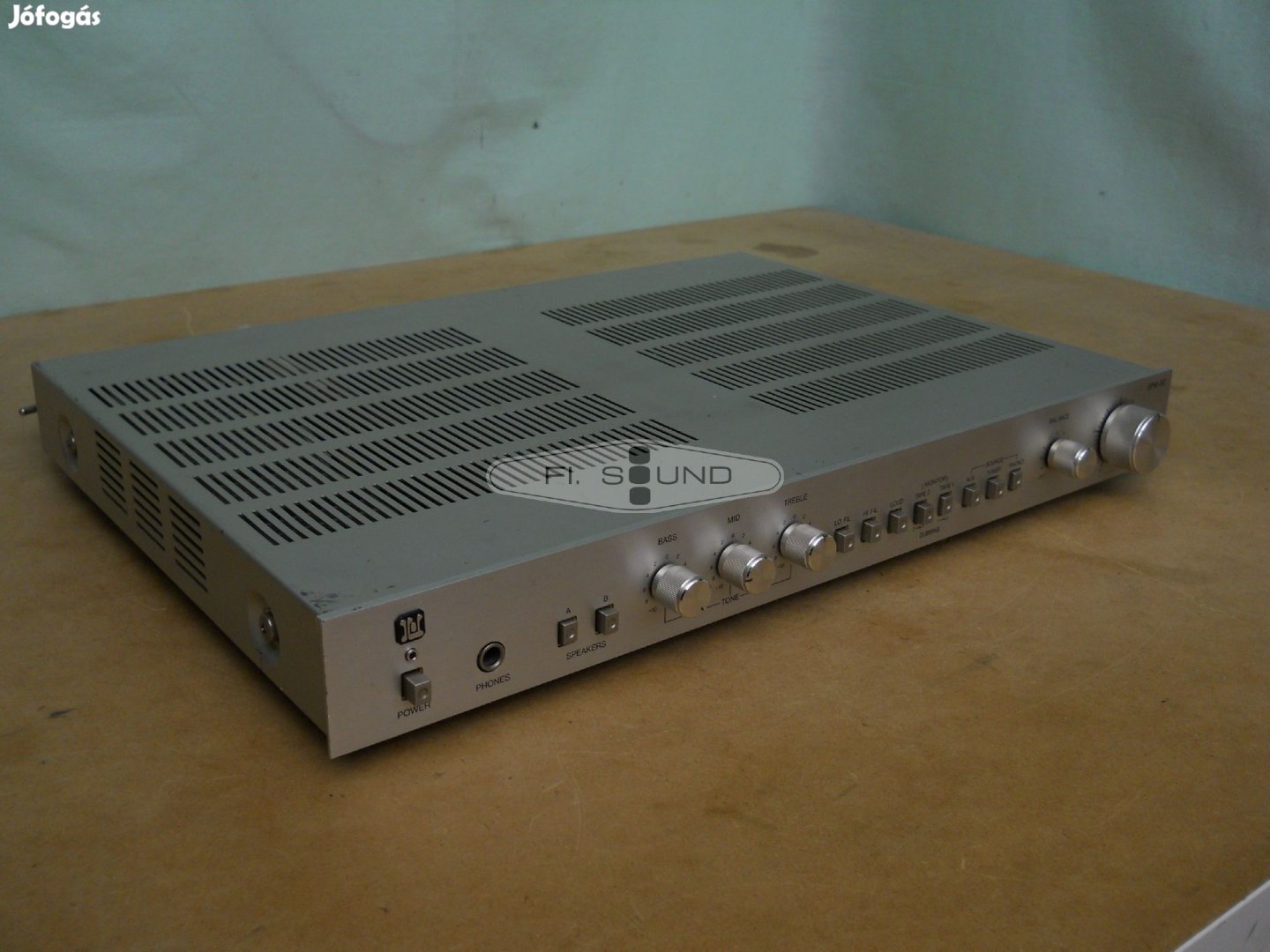 Cybernet SPM-80 ,280W,4-16 ohm,4 hangfalas sztereo erősítő
