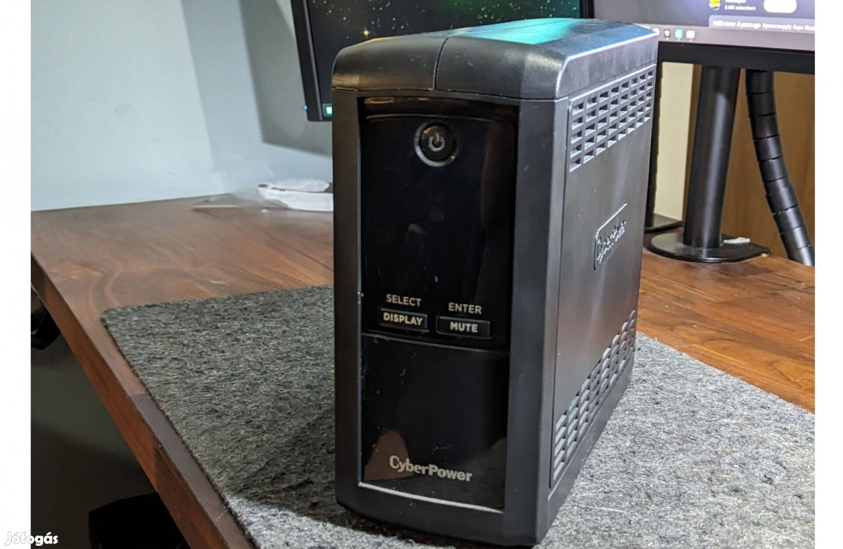 Cyberpower Tracer III UPS 1000VA / 550 W - Szünetmentes táp