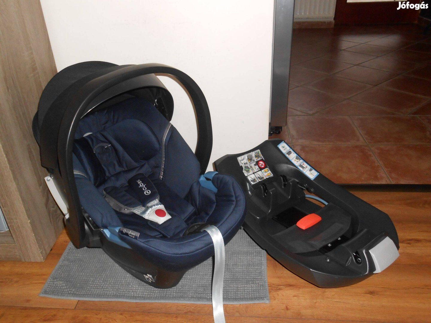 Cybex ATON 5 Babahordozó + BASE 2-Fix Bázistalp