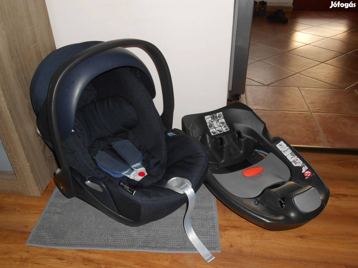 Cybex Cloud Q Plus fektethető babahordozó + Q fix isofix talp