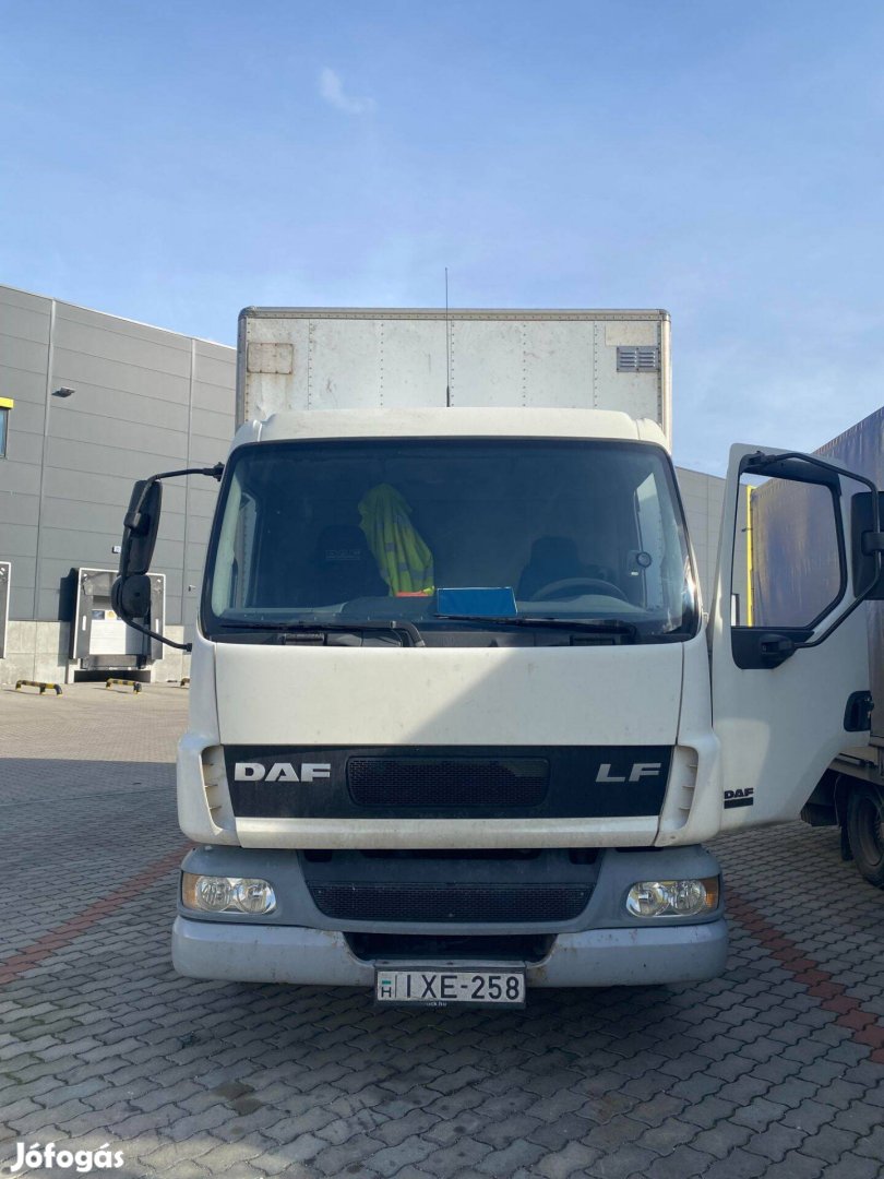 DAF LF45 zárt dobozos emelőhátfalas