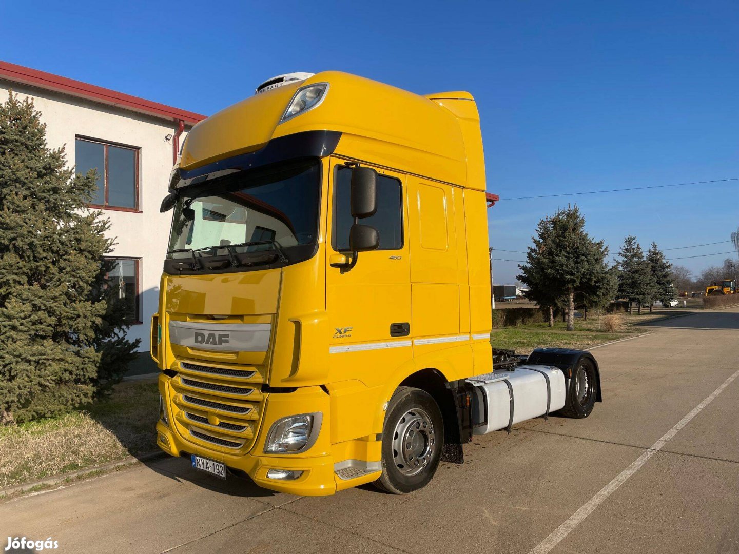 DAF XF 460-as EUR6 mega nyergesvontató