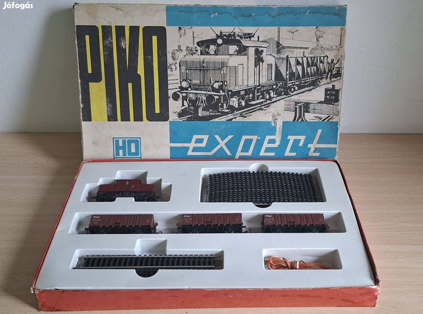 DB E69 mozdony 3 vagon oválpálya, Piko VEB H0