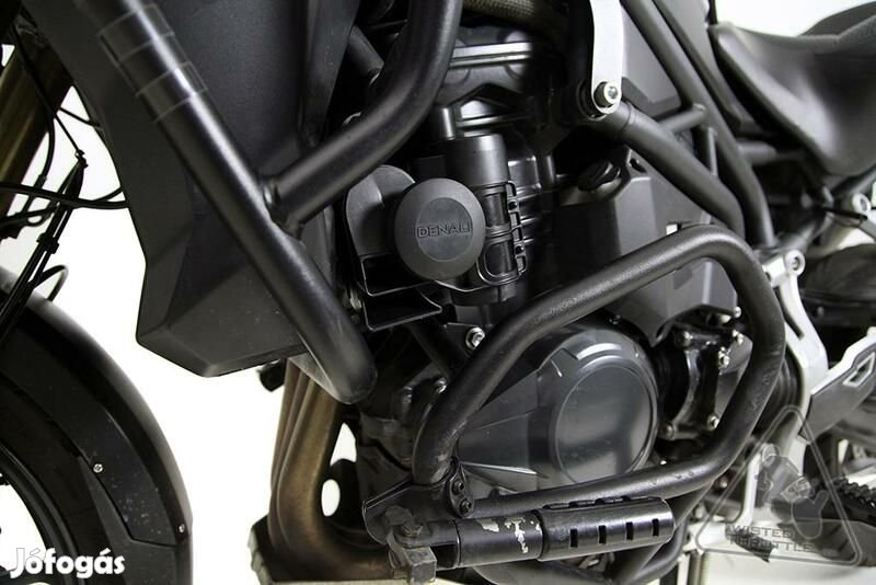 DENALI Soundbomb kürt tartó Triumph Tiger Explorerhez