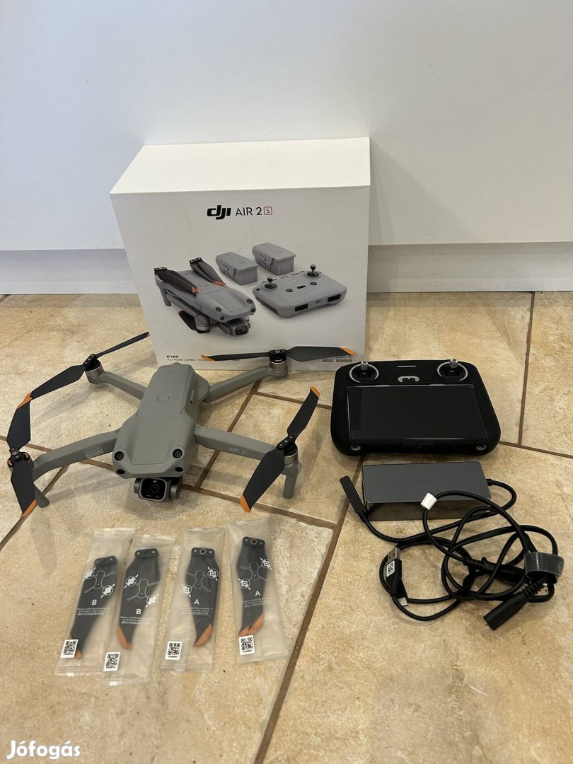 DJI Air2S Drone, Kijelzős Távirányitóval Eladó