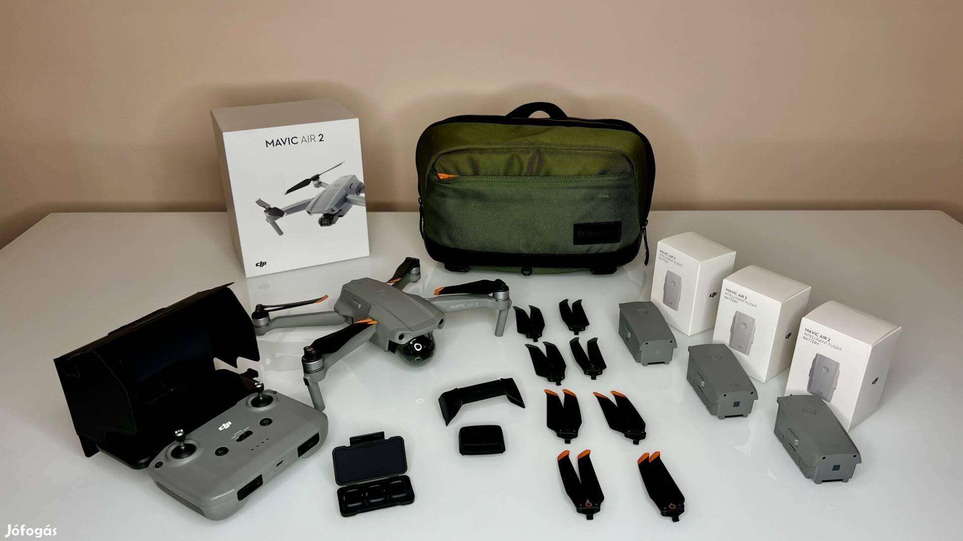 DJI Mavic Air 2 + Manfrotto táska + eredeti kiegészítők