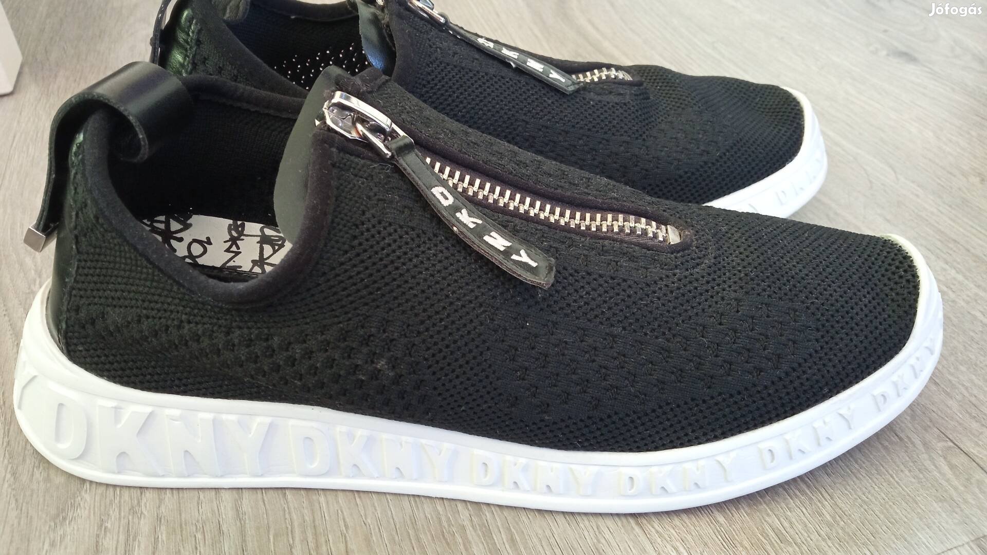 DKNY nöi belebújós cipő 39