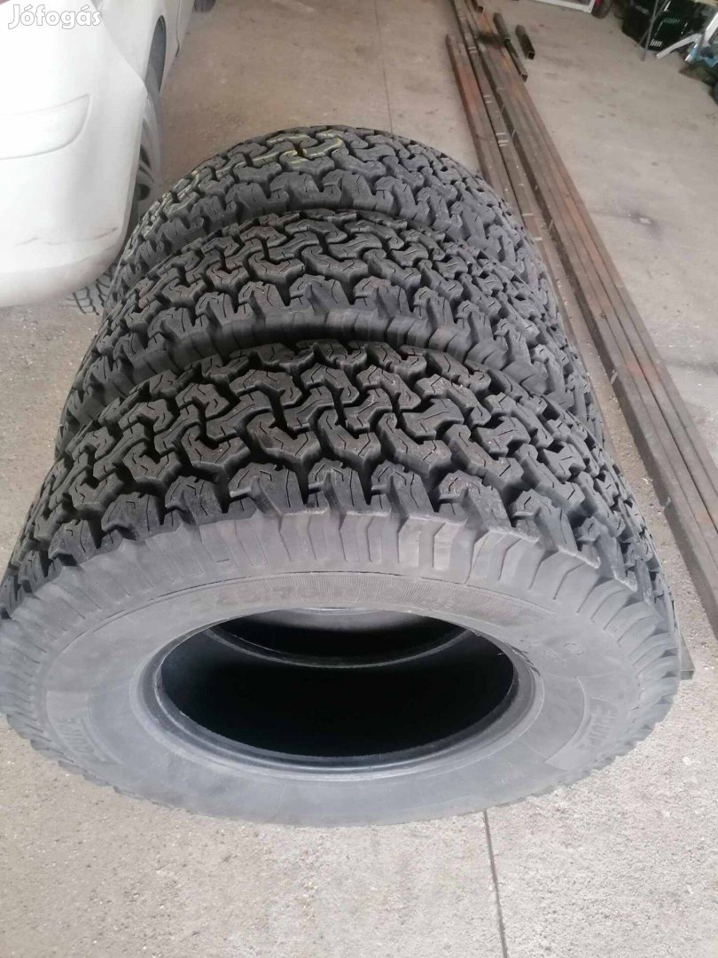 DOT0121 Equipe 4x4 terepgumi 245/70 R16 újszerű (1000 km) négyévszakos
