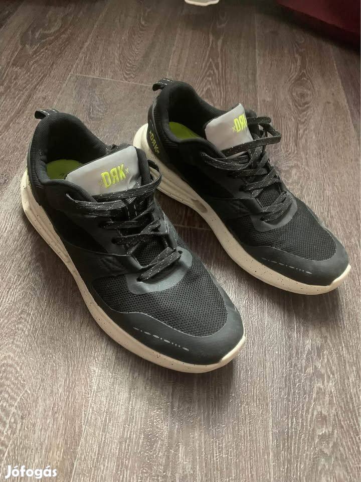 DRK 46-os Új sportcipő