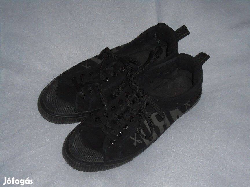 DRK fekete 43-as méretű cipő