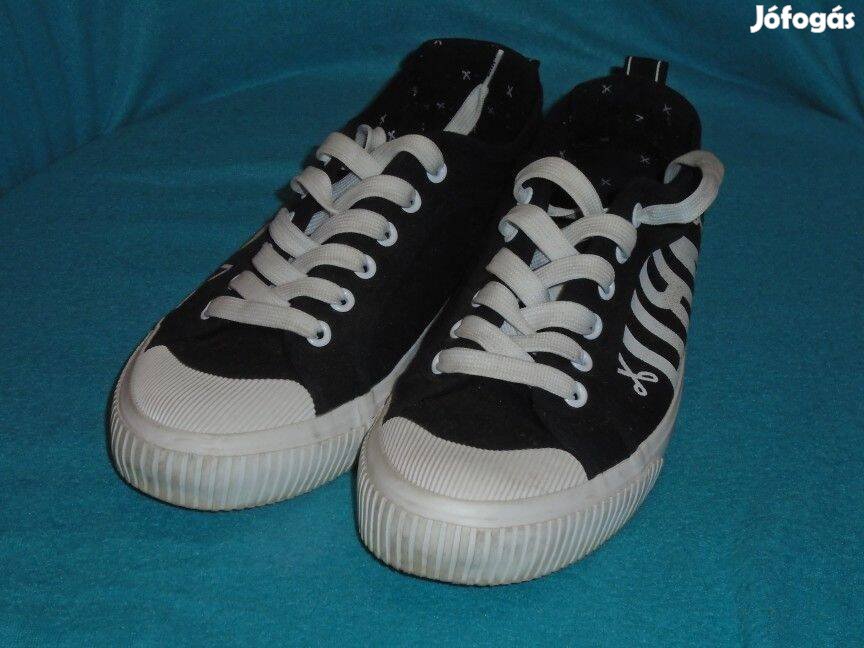 DRK fekete színű 42-es méretű cipő