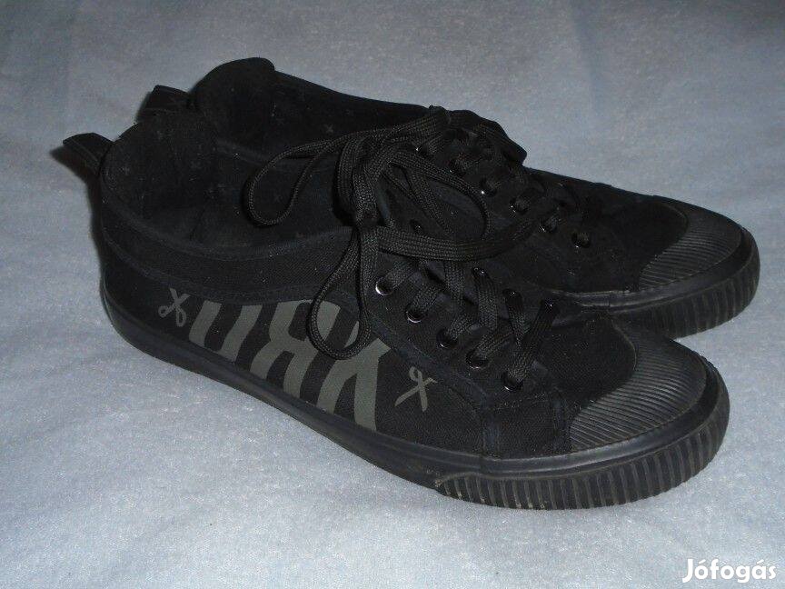 DRK fekete színű 43-as méretű cipő