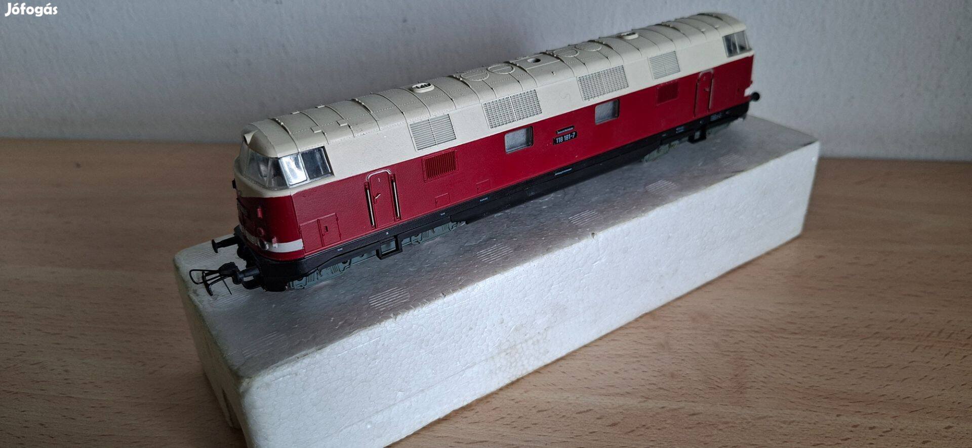 DR BR118 dízelmozdony Piko VEB H0