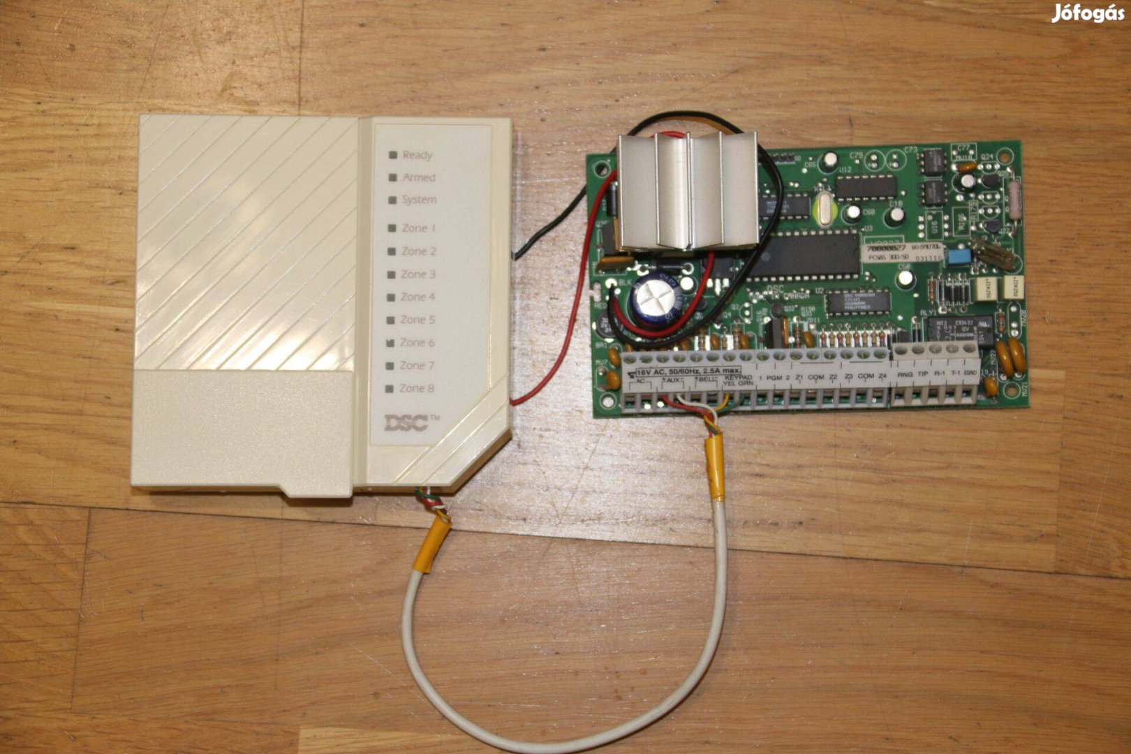 DSC 585 riasztóközpont kezelővel