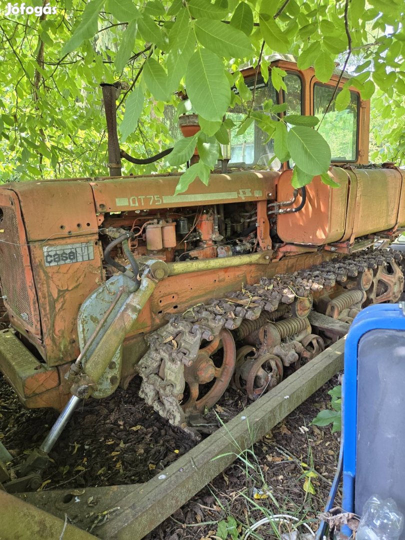 DT-75 Turbo dózer.
