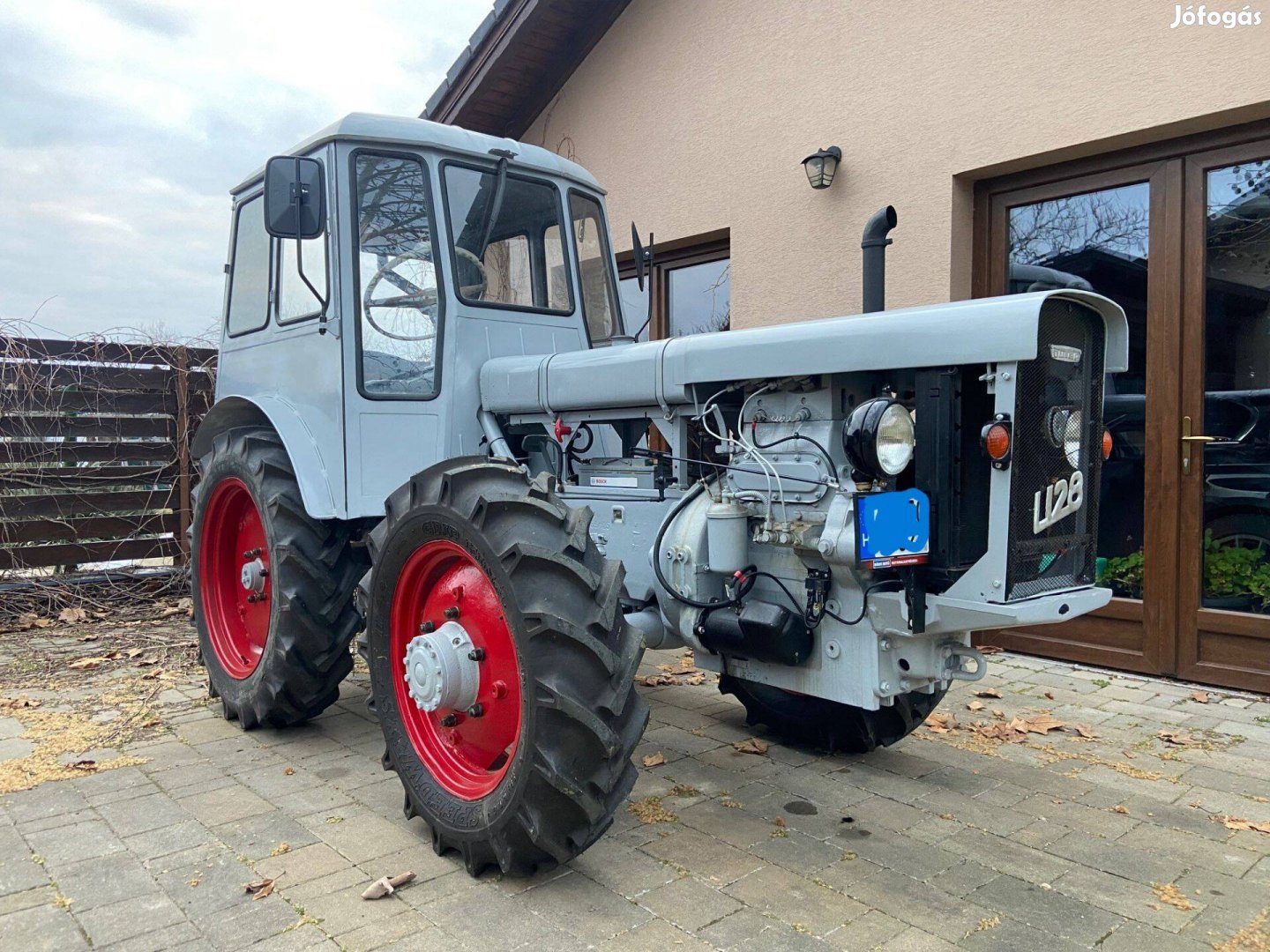 DUTRA UE-28 restaurált traktor