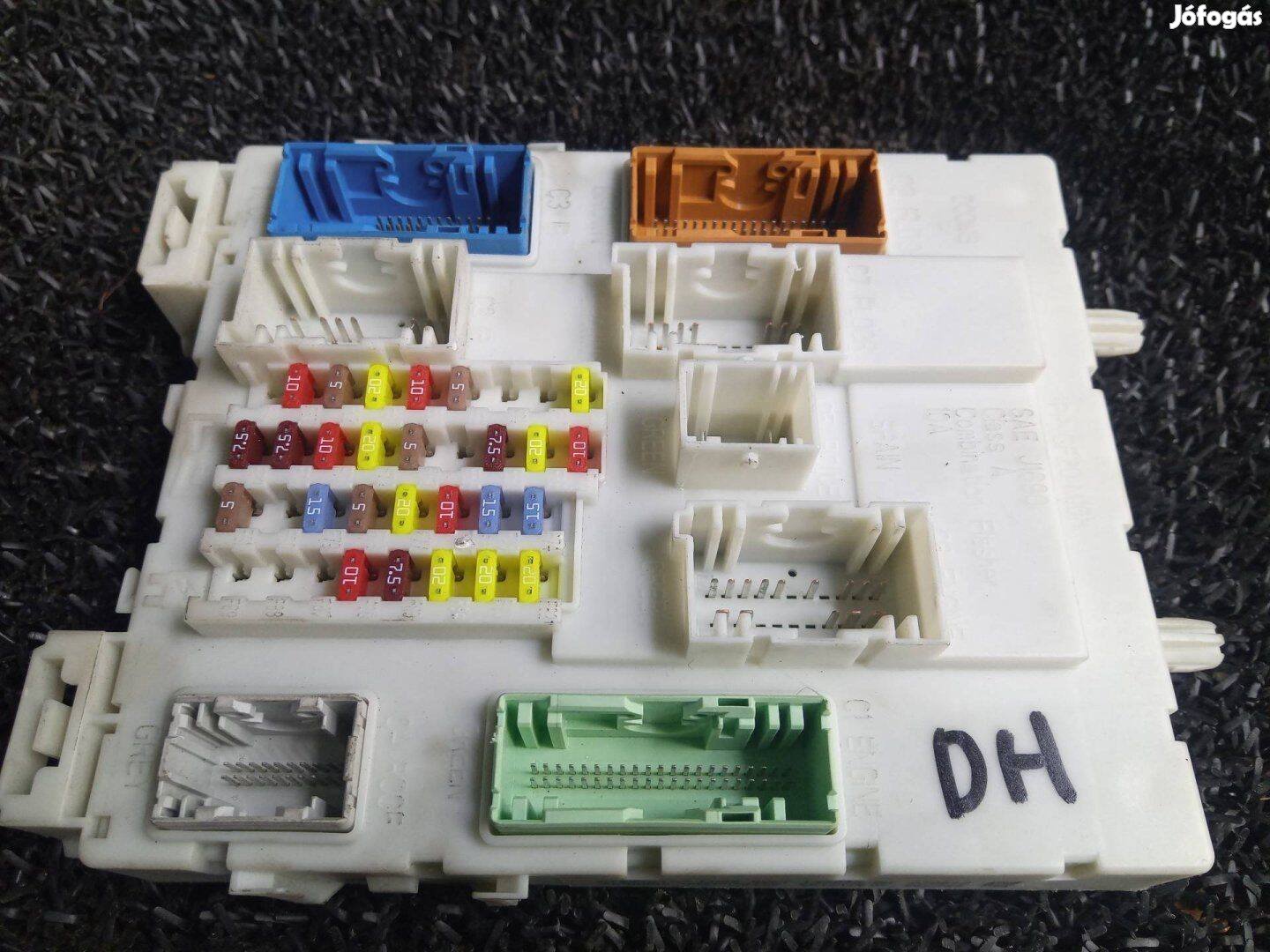 DV6T-14A073-DH Ford focus MK3 biztosítéktábla