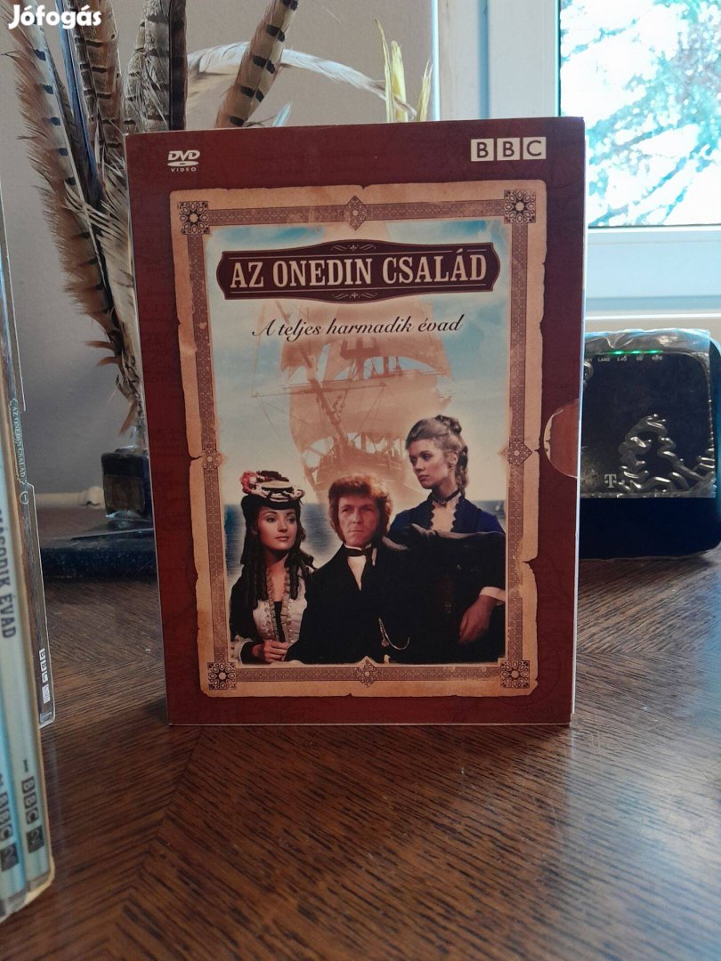 DVD diszdobozban Onedik család