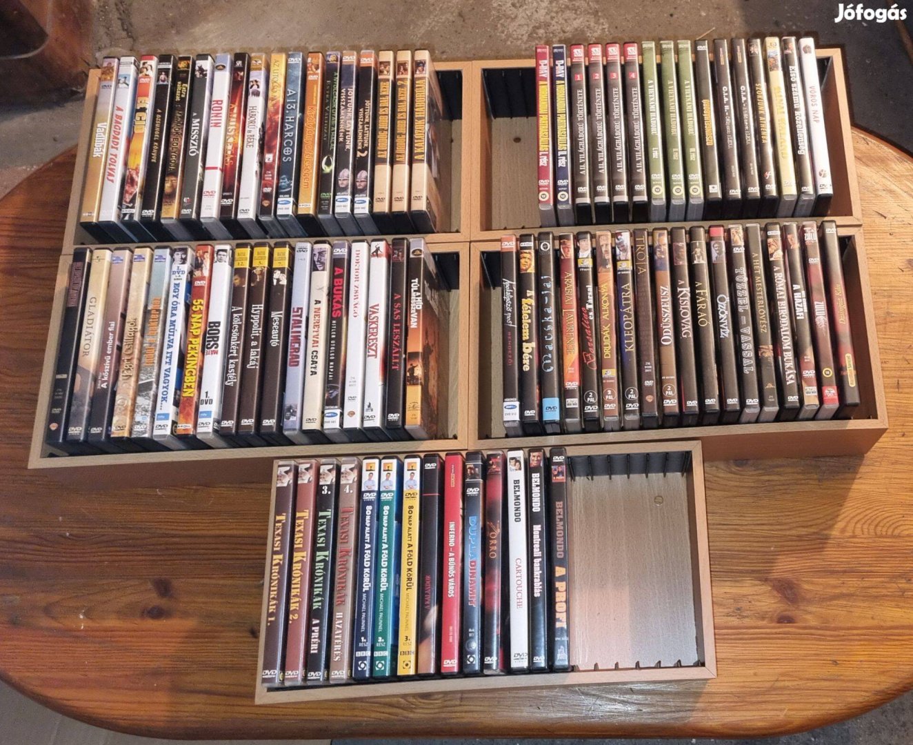 DVD gyűjtemény 84db + tároló polcok