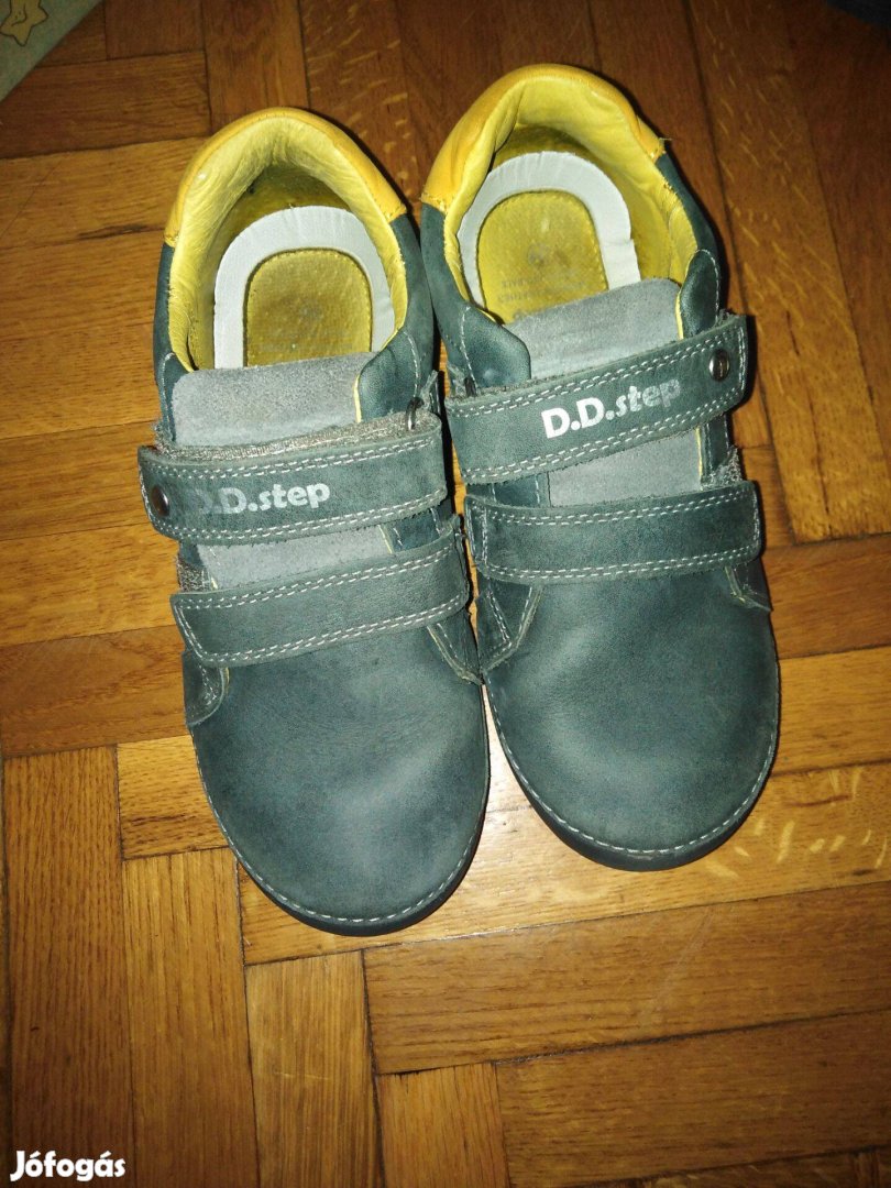 D d step cipő 34-es méretű