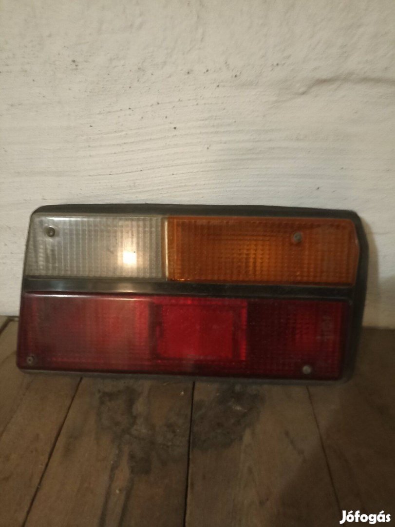 Dacia 1310 jobb hátsó komplett lámpa bura foglalat