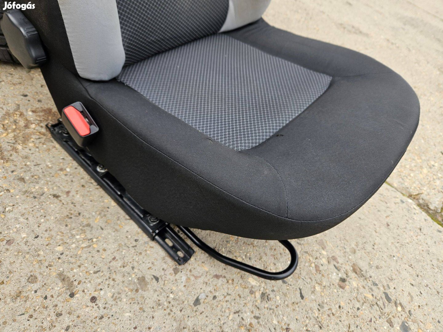 Dacia Dokker vezető ülés ülő szivacs+kárpit