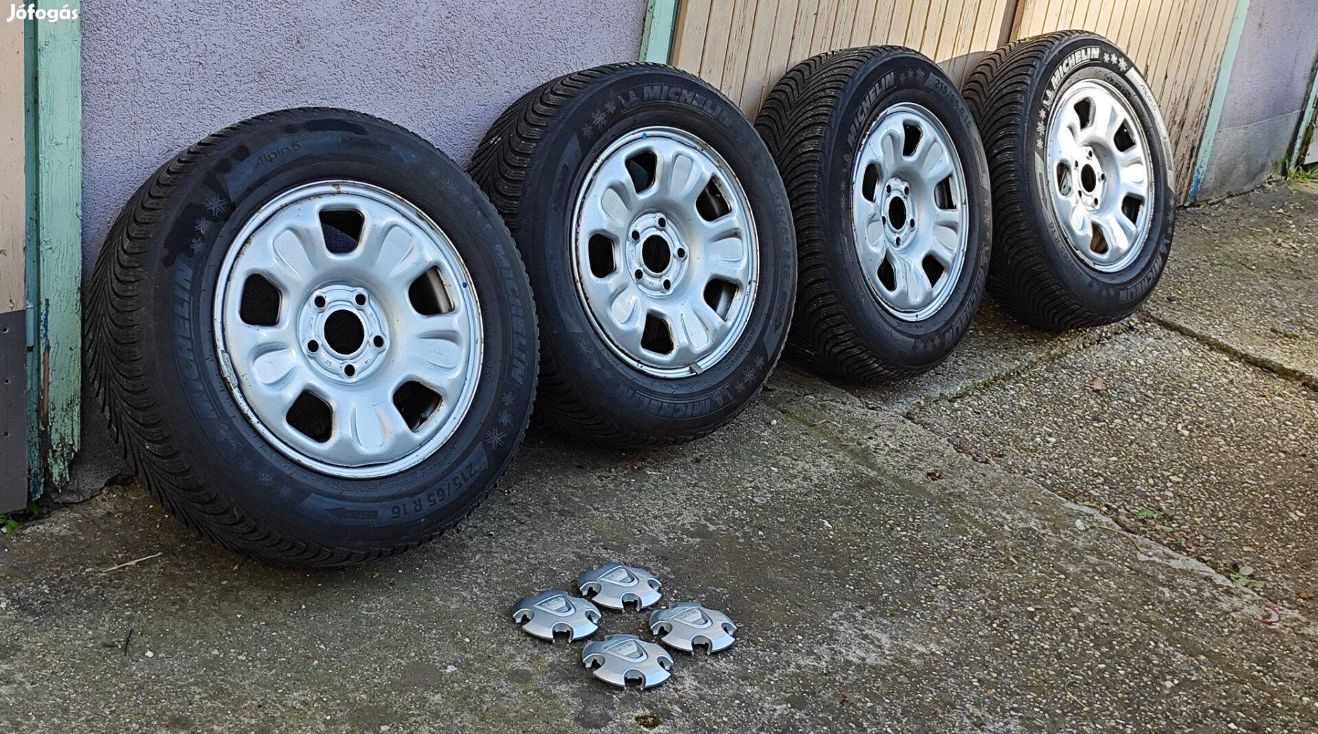 Dacia Duster 16" gyári lemezfelni kupakkal eladó
