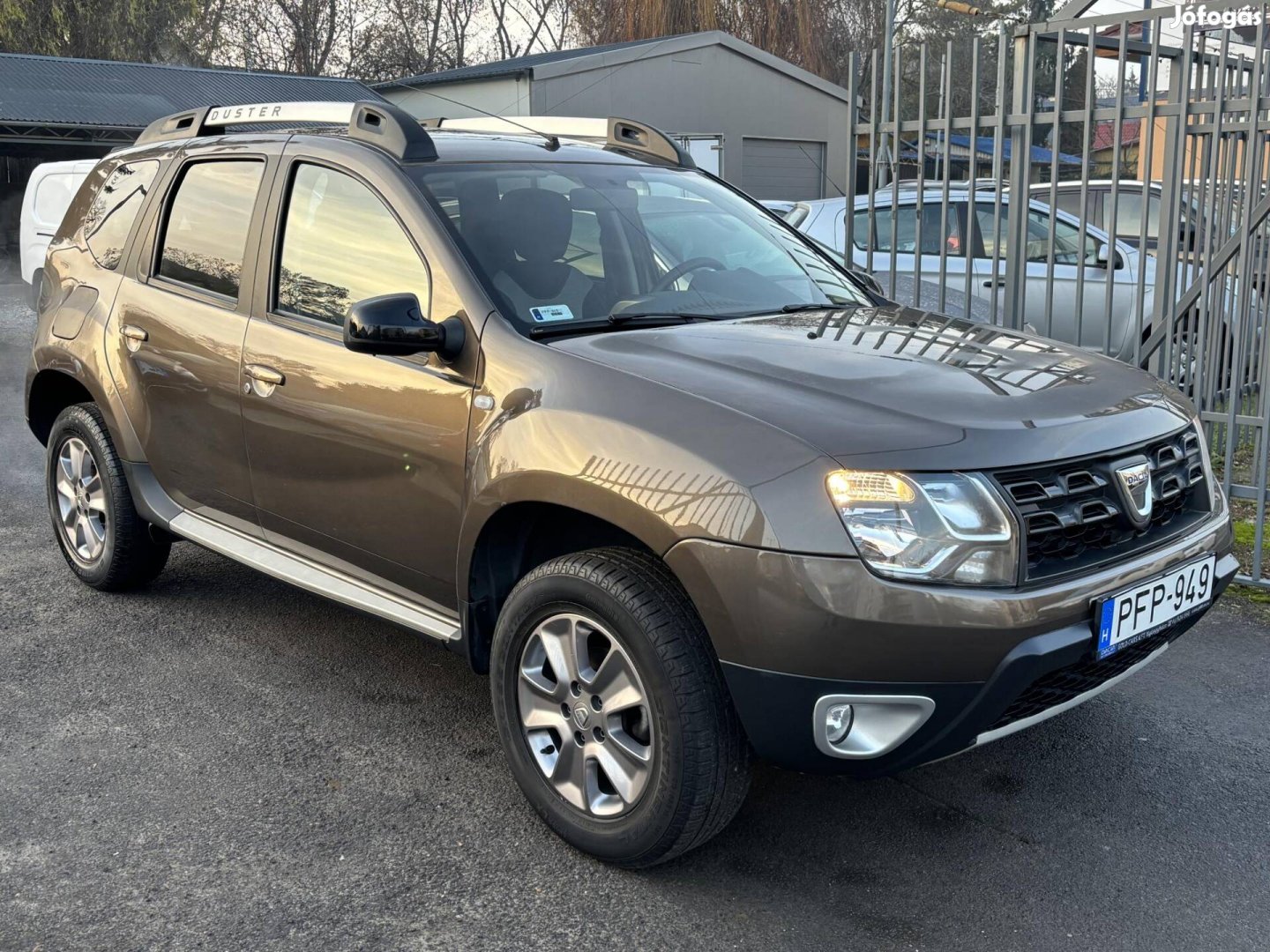 Dacia Duster 1.6 Black Shadow Magyar VEZ. SZERV...