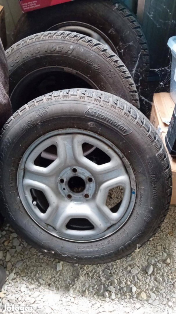 Dacia Duster 4 darab téligumi 215/65 R16