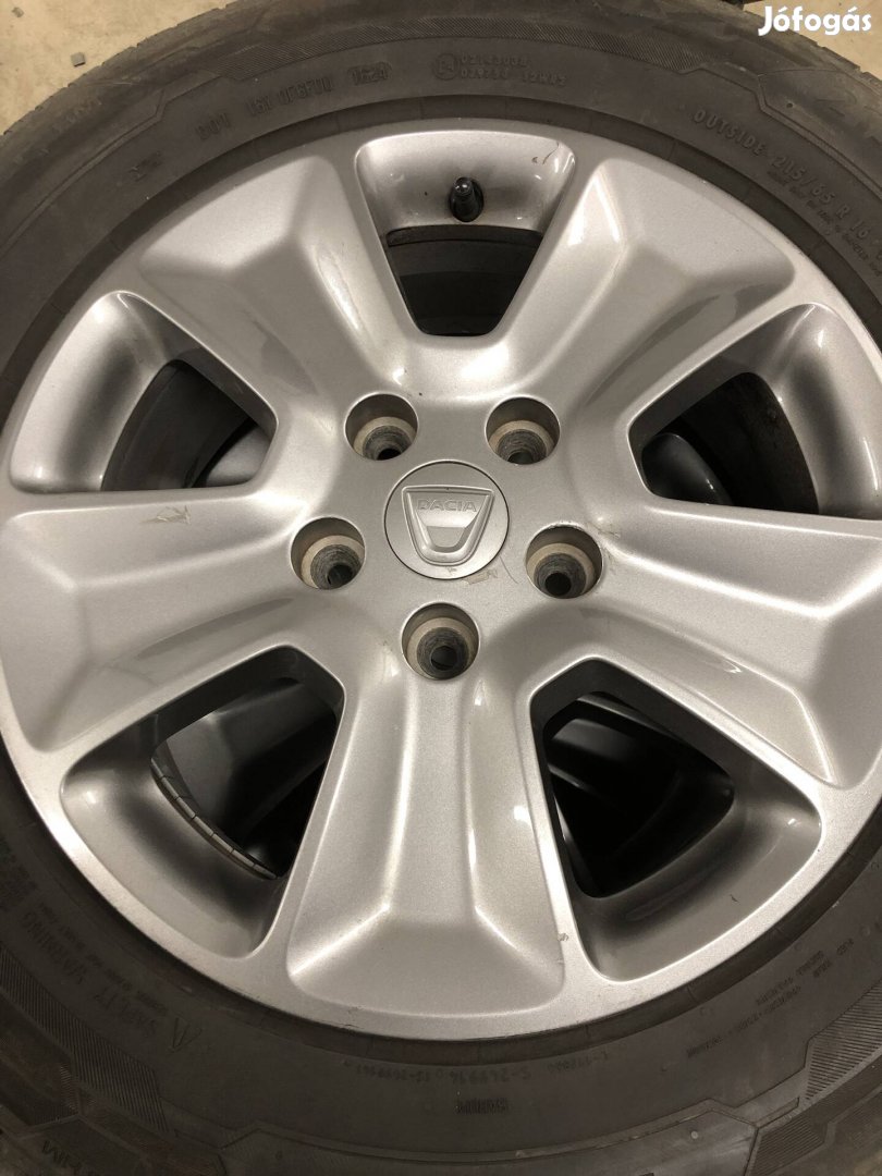 Dacia Duster 5x114.3 16" alufelni felni 215/65r16 nyarigumikkal