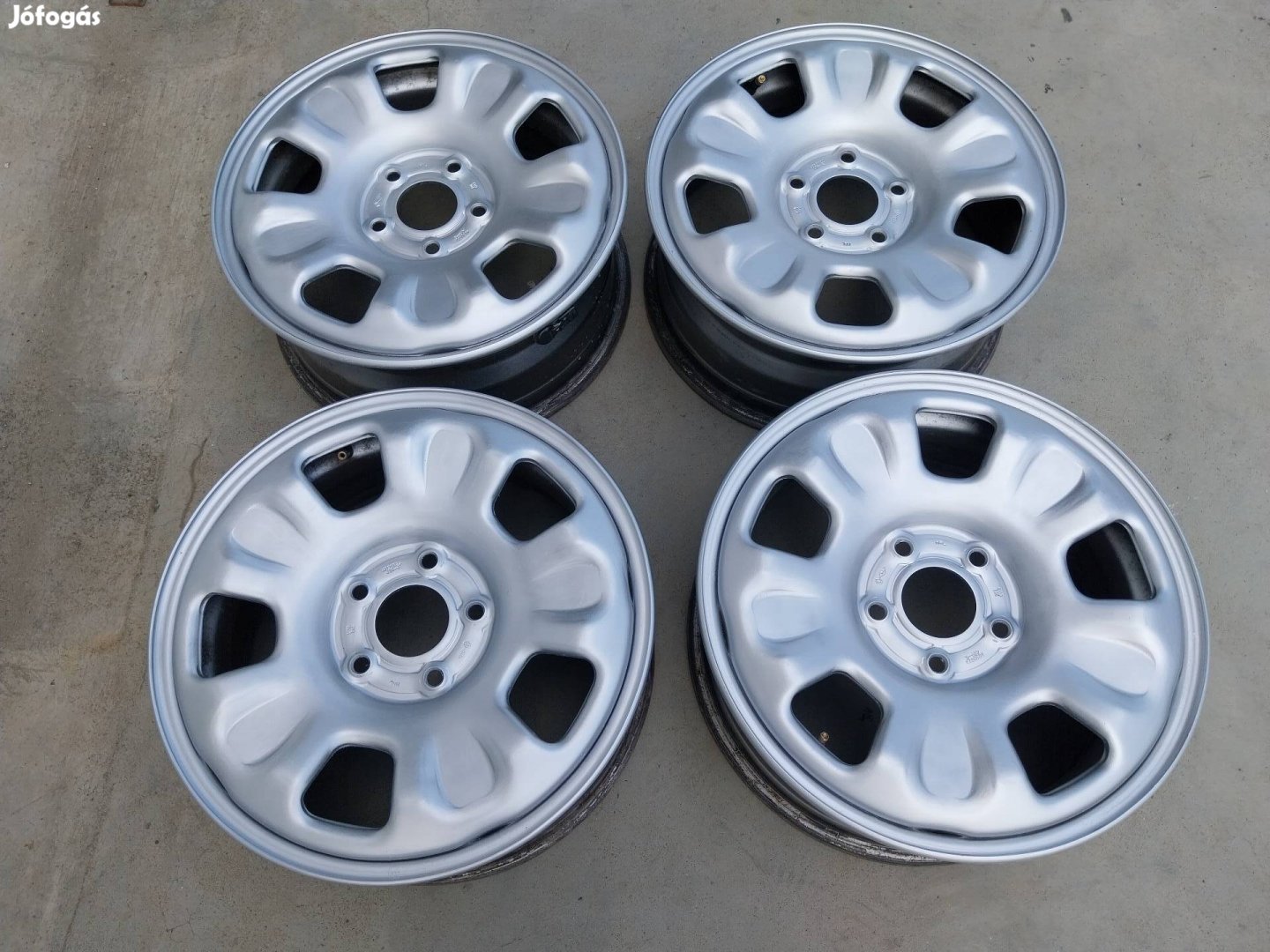 Dacia Duster 5x114.3 16 felni Tpms 16"