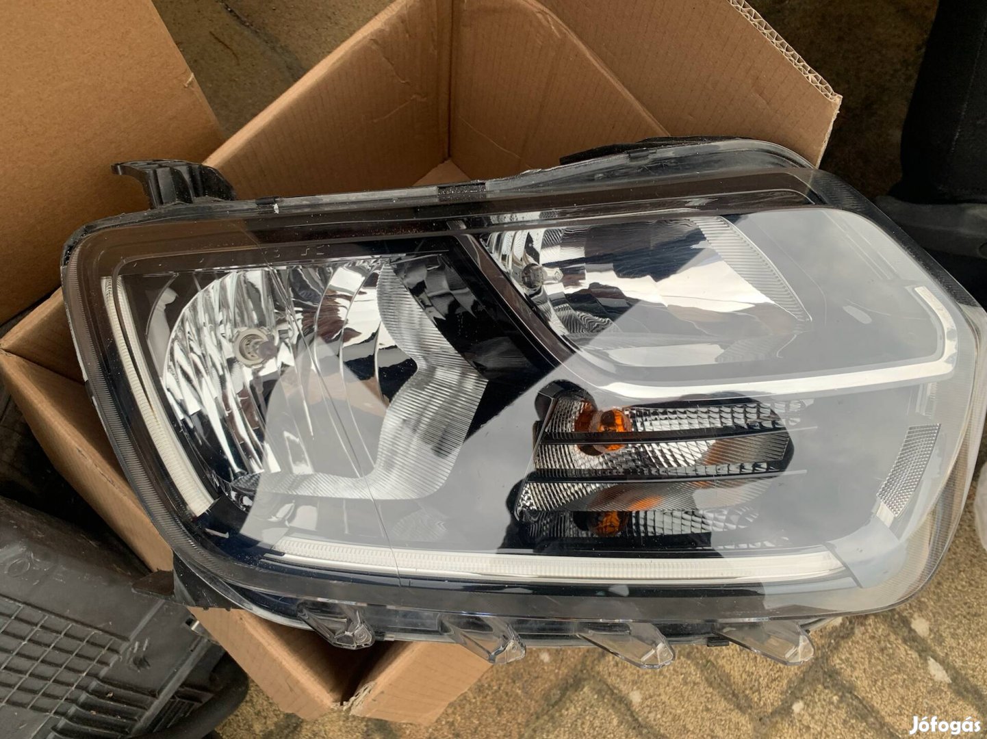 Dacia Duster II 2018- jobb első fényszóró lámpa