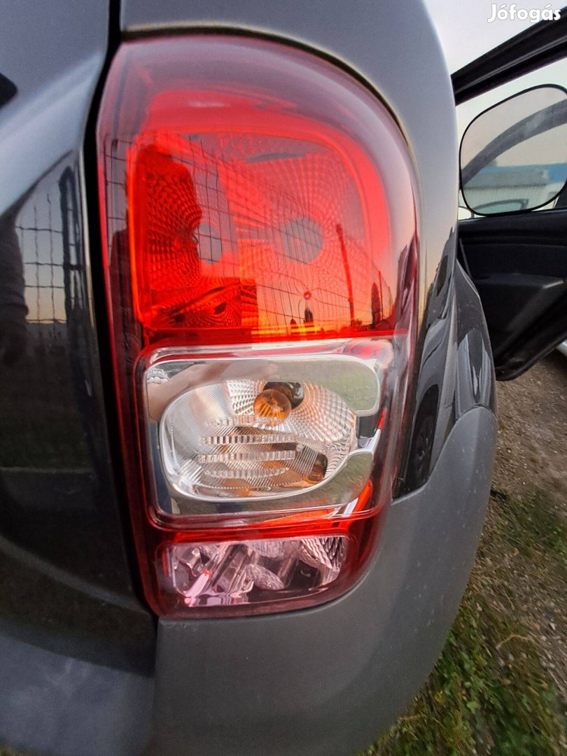 Dacia Duster I. 2015 Facelift1.5 Dci diesel 66kW, bal hátsó lámpa