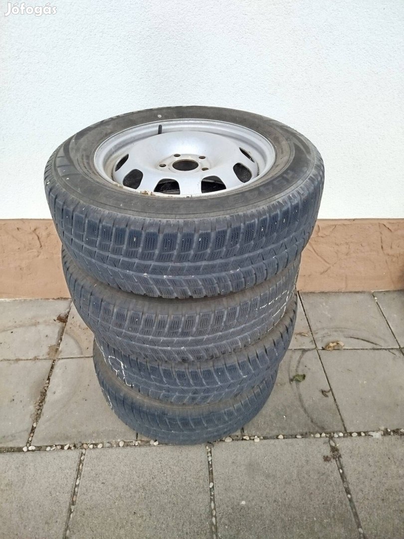 Dacia Duster Télikerék