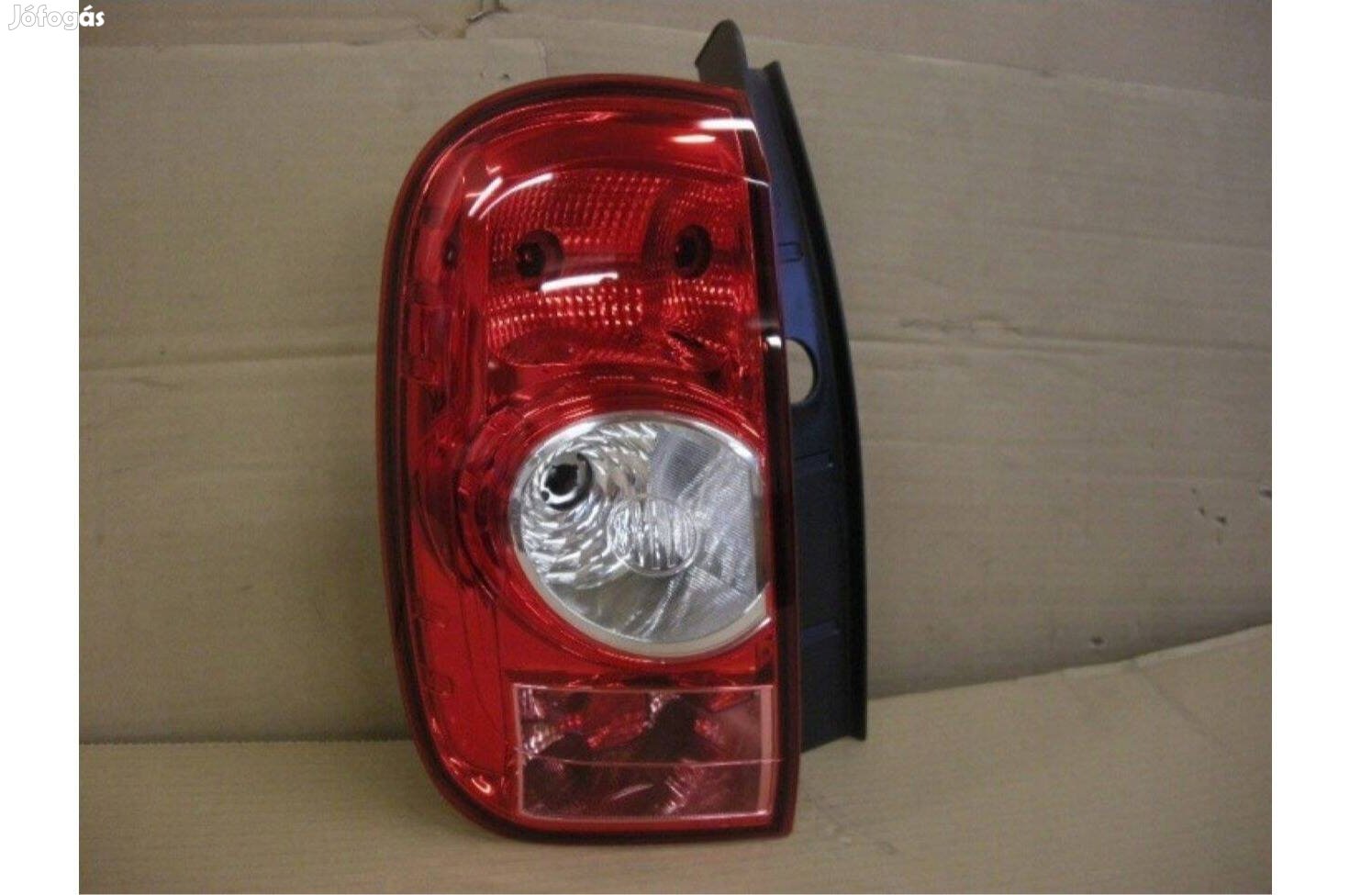Dacia Duster bal hátsó lámpa 2010-