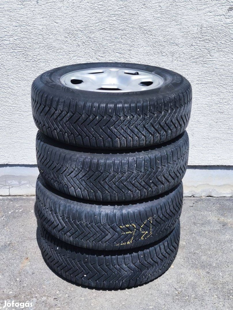 Dacia Duster felni lemezfelni téli kerék 215/65 R16 téli gumi